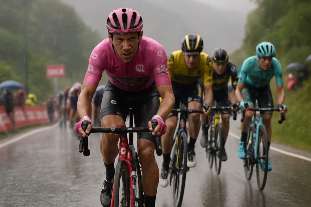 The Giro d’Italia Shaken to Its Core: How a Chaotic Stage Transformed the Race for Pink The Giro d’Italia Shaken to Its Core: How a Chaotic Stage Transformed the Race for Pink